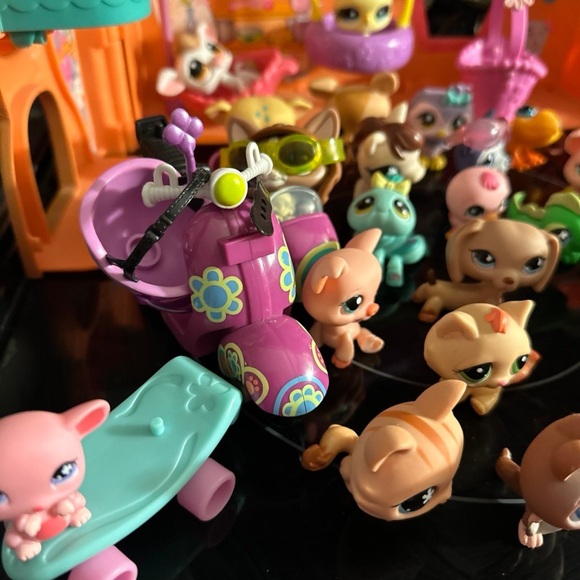 Littlest Pet Shop Orange Playset Dolls - Picture 3 of 12